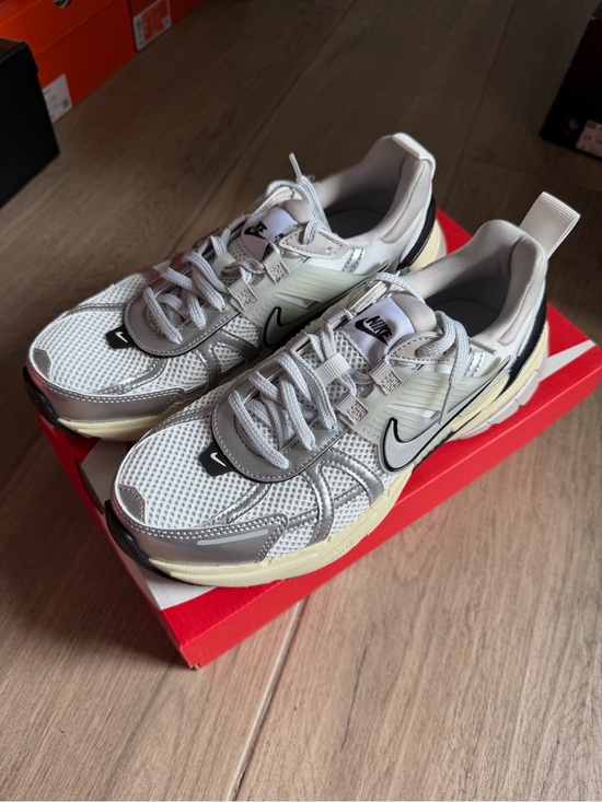 Nike Shoes - Nike V2K Run
